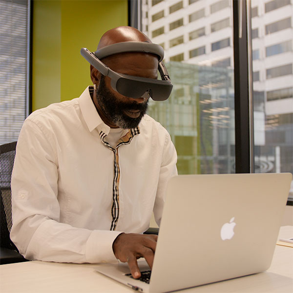 Lunettes r alit augment e am liorant la vision des malvoyants