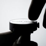Montre connectée tactile sans aiguille accessible aveugles ou malvoyants