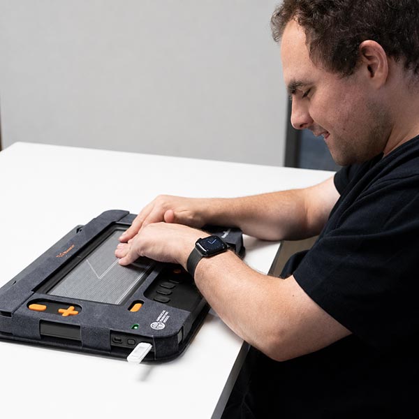 Monarch HumanWare – afficheur braille multiligne et tablette tactile dynamique